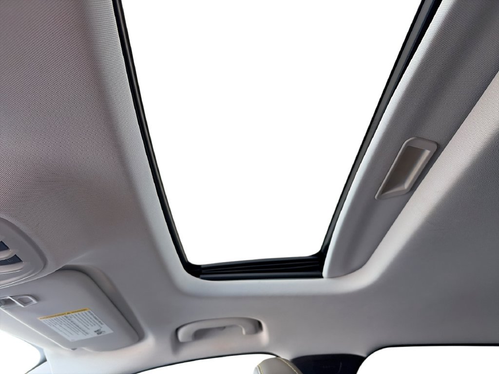 Used 2025 Chevrolet Trax ACTIV w/ Sunroof Package FWD image 19