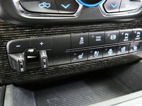 Used 2017 RAM 3500 Laramie Longhorn image 28