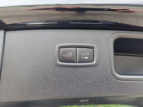 Used 2021 Porsche Macan AWD/4WD image 25