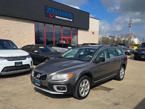 Used 2010 Volvo XC70 T6 image 1