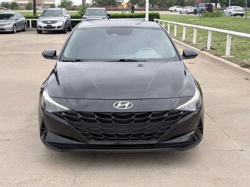Used 2023 Hyundai Elantra SEL image 2