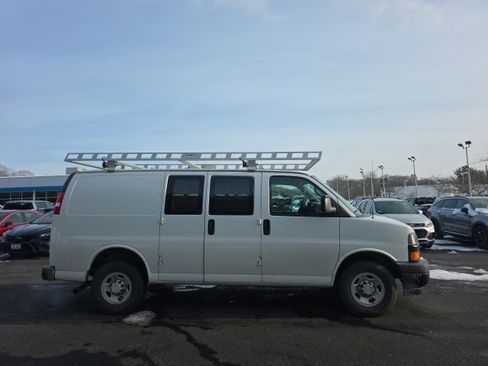 Used 2018 Chevrolet Express 2500 w/ Driver Convenience Package image 3