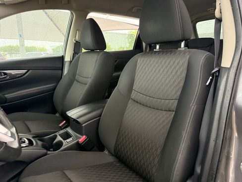 Used 2018 Nissan Rogue SV image 11