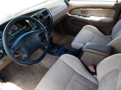 Used 2002 Toyota 4Runner SR5 RWD image 4
