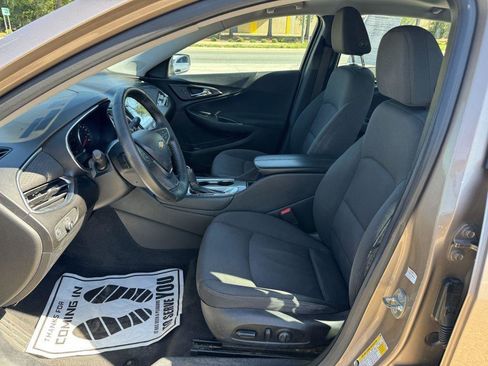 Used 2018 Chevrolet Malibu LT FWD image 13
