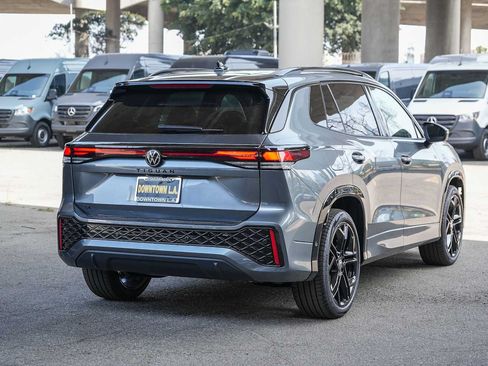 New 2026 Volkswagen Tiguan SE R-Line FWD image 8