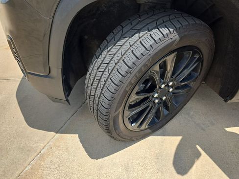 Used 2022 GMC Acadia SLE w/ Driver Convenience Package FWD image 32