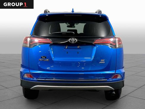 Used 2017 Toyota RAV4 SE image 4