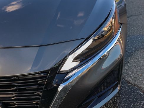 Used 2025 Nissan Altima 2.5 S image 10