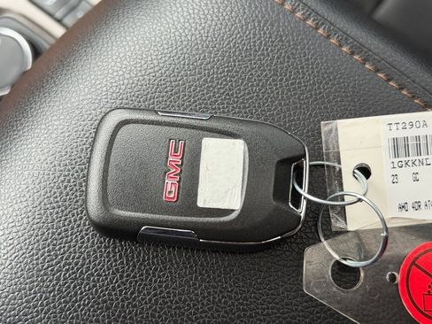 Used 2023 GMC Acadia AT4 image 30