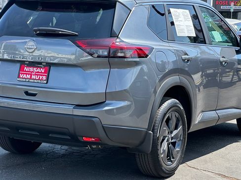 Used 2026 Nissan Rogue SV FWD image 8