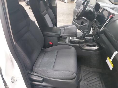 New 2026 Nissan Frontier SV w/ All-Weather Content Package AWD/4WD image 10
