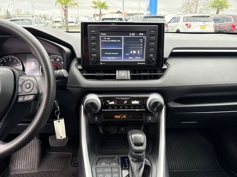 Used 2020 Toyota RAV4 LE image 21