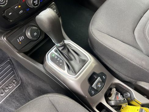 Used 2022 Jeep Renegade Latitude w/ Convenience Group image 20
