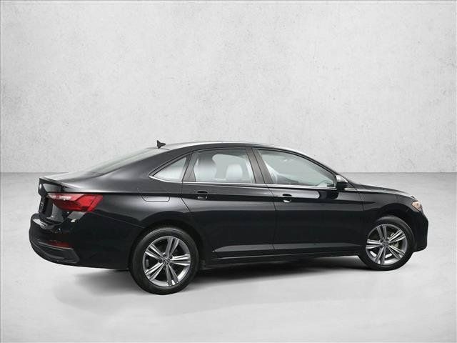 Used 2024 Volkswagen Jetta SE FWD image 4