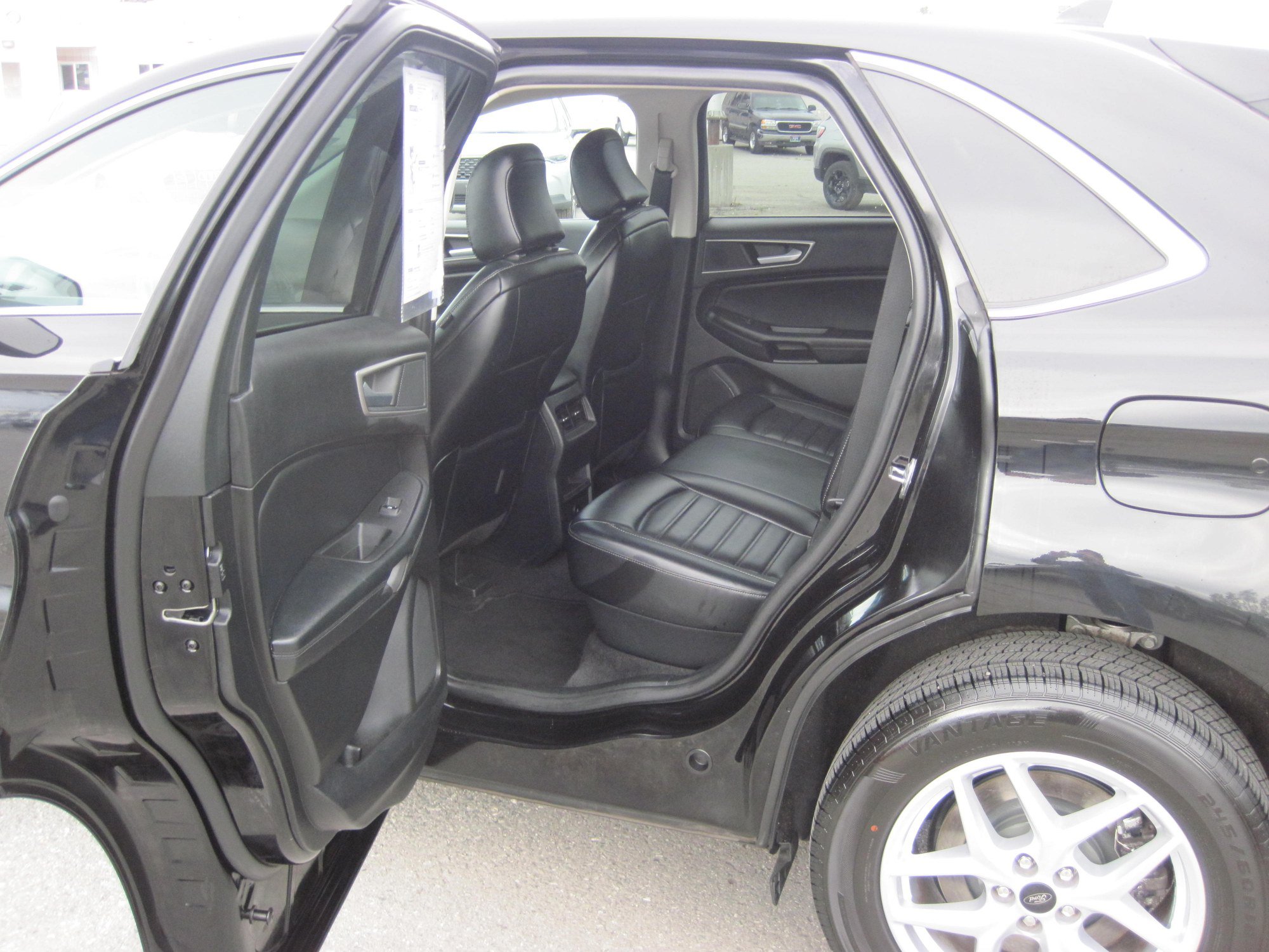 Used 2024 Ford Edge SEL AWD/4WD image 10