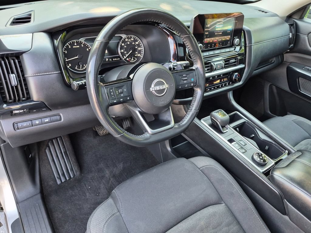 Used 2023 Nissan Pathfinder SV w/ SV Premium Package AWD/4WD image 10