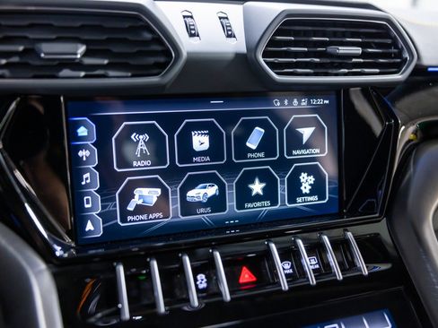 Used 2022 Lamborghini Urus image 41