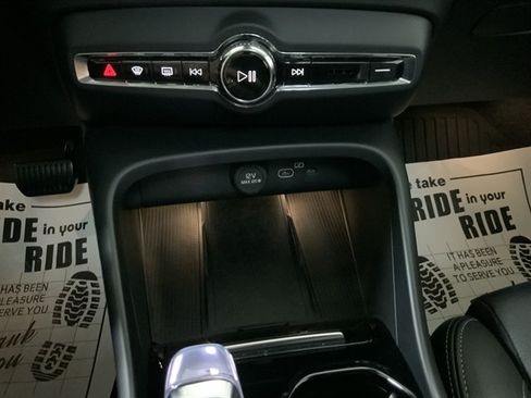 Used 2024 Volvo XC40 B5 Plus AWD/4WD image 36