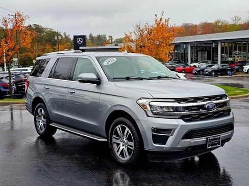 Used 2022 Ford Expedition Limited image 1