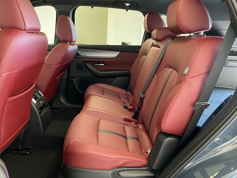 Used 2025 MAZDA CX-70 Plug-In Hybrid w/ Premium Plus image 13