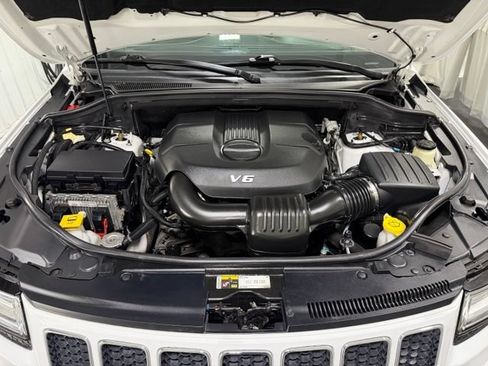 Used 2014 Jeep Grand Cherokee Overland AWD/4WD image 30