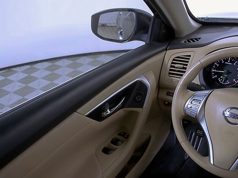 Used 2017 Nissan Altima 2.5 SL w/ Moonroof Package image 19