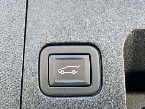 Used 2021 Cadillac XT4 Luxury w/ Cold Weather Package image 14