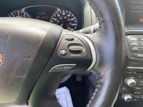Used 2020 Nissan Pathfinder SL AWD/4WD image 17
