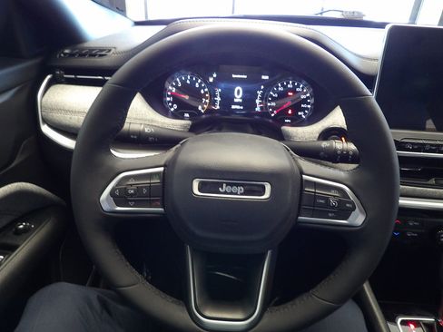 Used 2024 Jeep Compass Latitude AWD/4WD image 27