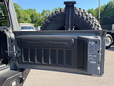 Used 2021 Jeep Wrangler Unlimited Sport w/ Sun And Sound Package AWD/4WD image 7