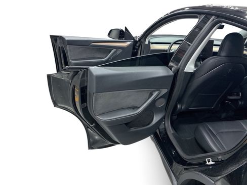 Certified 2023 Tesla Model Y Performance AWD/4WD image 10