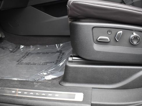 Certified 2023 Cadillac Escalade ESV Sport Platinum w/ LPO, ONYX Package image 11