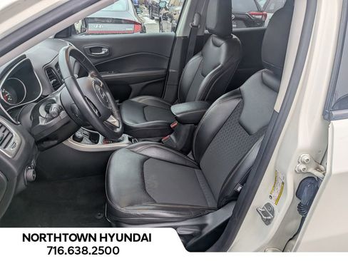 Used 2019 Jeep Compass Latitude image 30