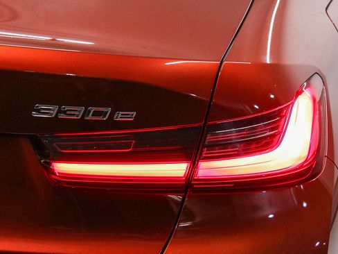 Used 2022 BMW 330e xDrive w/ Premium Package image 7