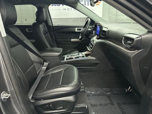 Used 2024 Ford Explorer XLT w/ Equipment Group 202A image 20