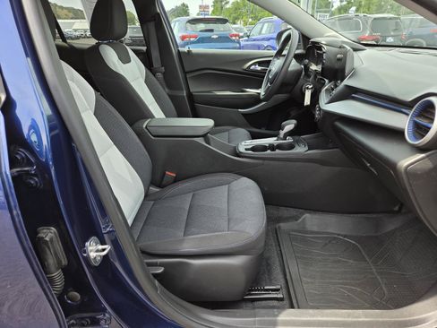 Used 2024 Chevrolet Trax LS w/ LS Convenience Package FWD image 20