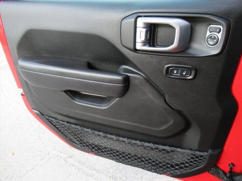 Used 2019 Jeep Wrangler Unlimited Sport S image 25