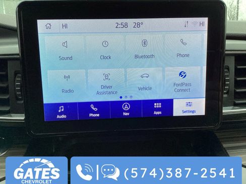 Used 2023 Ford Explorer Limited image 3