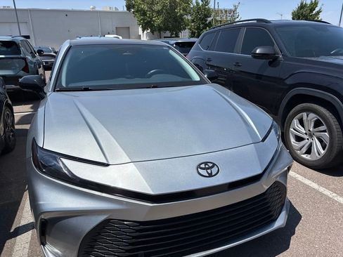 Used 2025 Toyota Camry LE AWD/4WD image 4