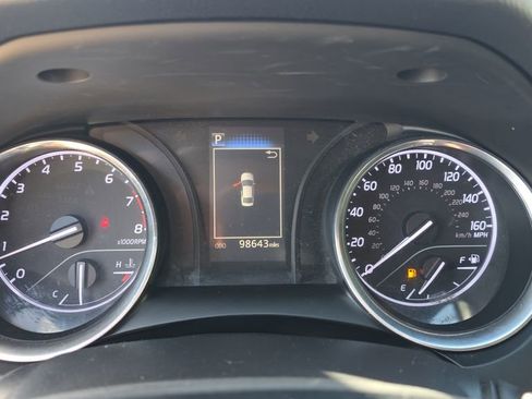 Used 2020 Toyota Camry SE image 21