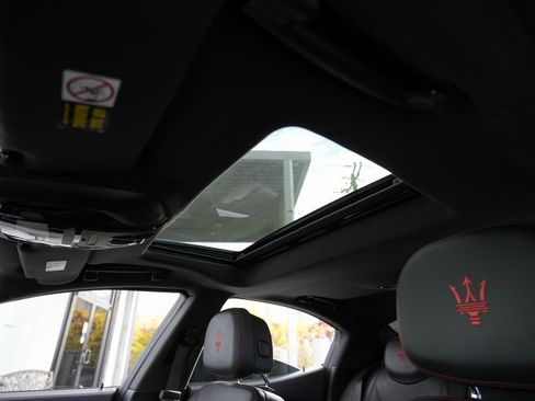 Used 2021 Maserati Ghibli S image 22