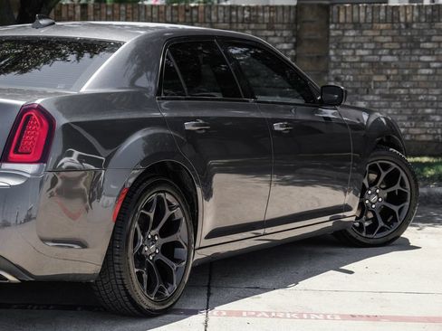 Used 2019 Chrysler 300 S RWD image 17