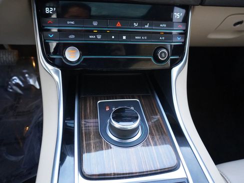 Used 2017 Jaguar XE Prestige image 19