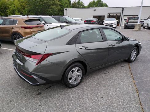 New 2026 Hyundai Elantra SE FWD image 7