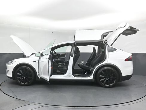 Used 2020 Tesla Model X Long Range image 50