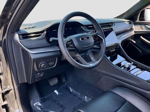 Certified 2024 Jeep Grand Cherokee Overland w/ Luxury Tech Group IV image 9