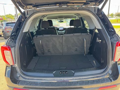 Used 2021 Ford Explorer XLT AWD/4WD image 26