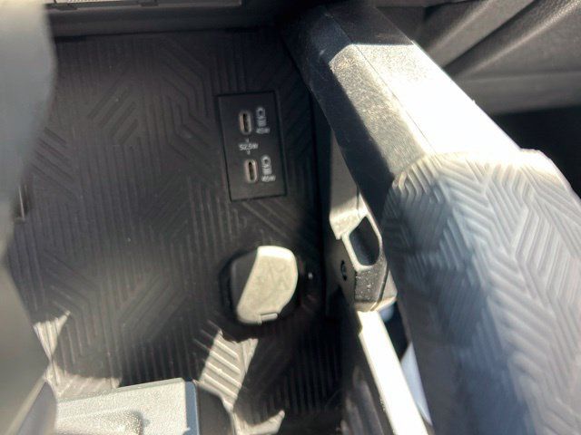 Used 2025 Toyota 4Runner SR5 AWD/4WD image 18