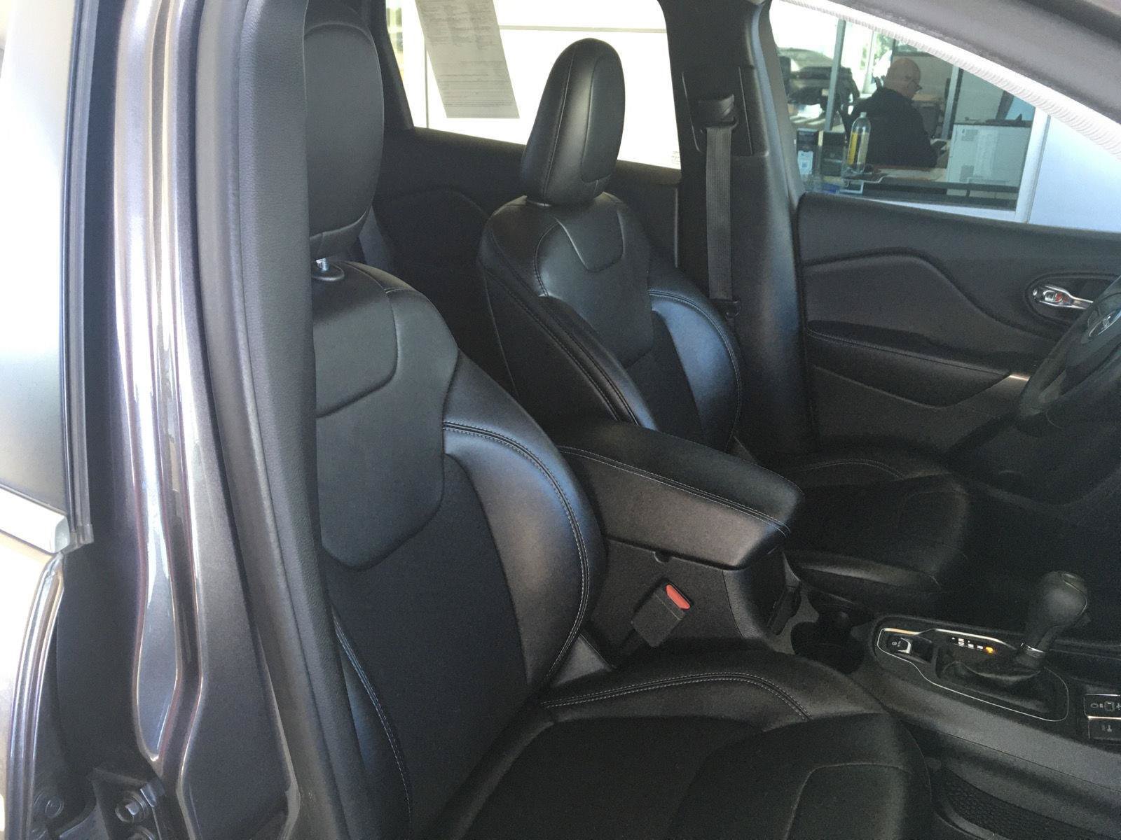 Used 2019 Jeep Cherokee Latitude Plus FWD image 43